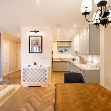 Lovely Apartment In The Heart Of Warszawa Eksteriør billede