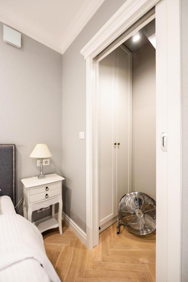 Lovely Apartment In The Heart Of Warszawa Eksteriør billede